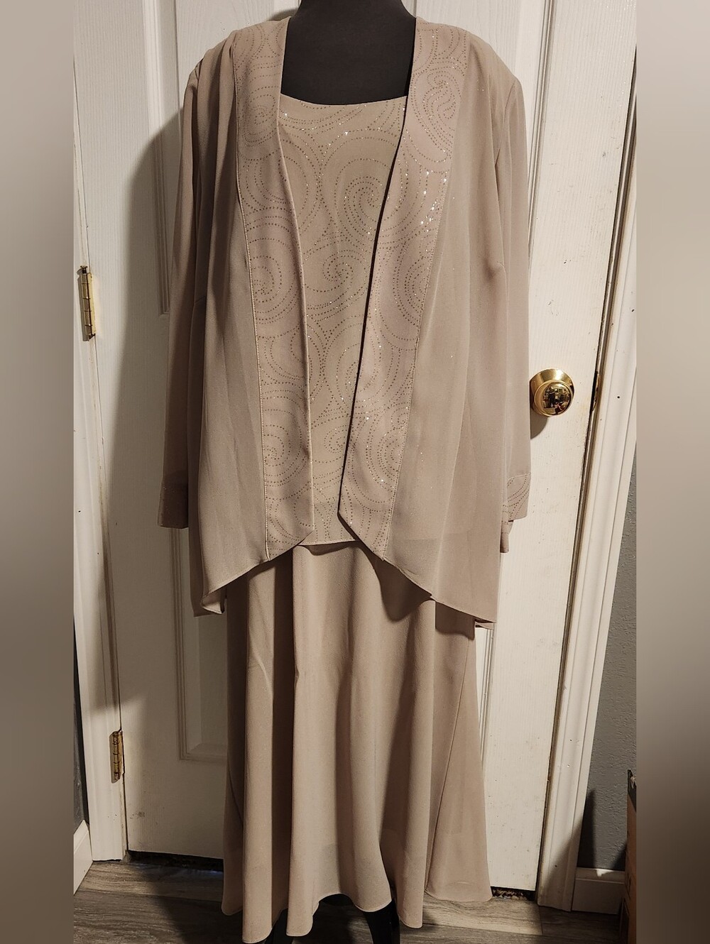 Dana Kay Woman's Size 20W Taupe Maxi Skirt
